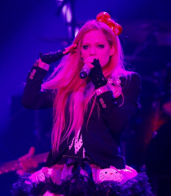 AVRIL_2.4_BUDOKAN(c)Yoshika Horita_2 (1).jpg